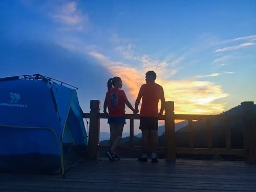 unk1308's tweet photo. [Just wrapped a quick day trip to the old harbor town—fresh seafood, cobblestone walks, and the perfect sunset. Worth every minute! ]， https://t.co/SVcNzIsIyC