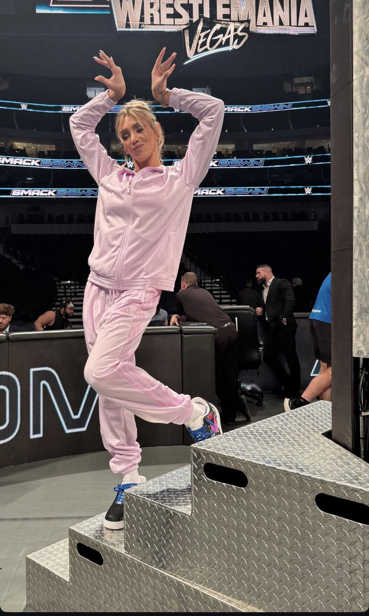 Classy_BinxPage's tweet photo. Checking out @fcwfight today with @ImmortalBranson before heading to NYC for the Holiday weekend. https://t.co/ojRc9bWqAN