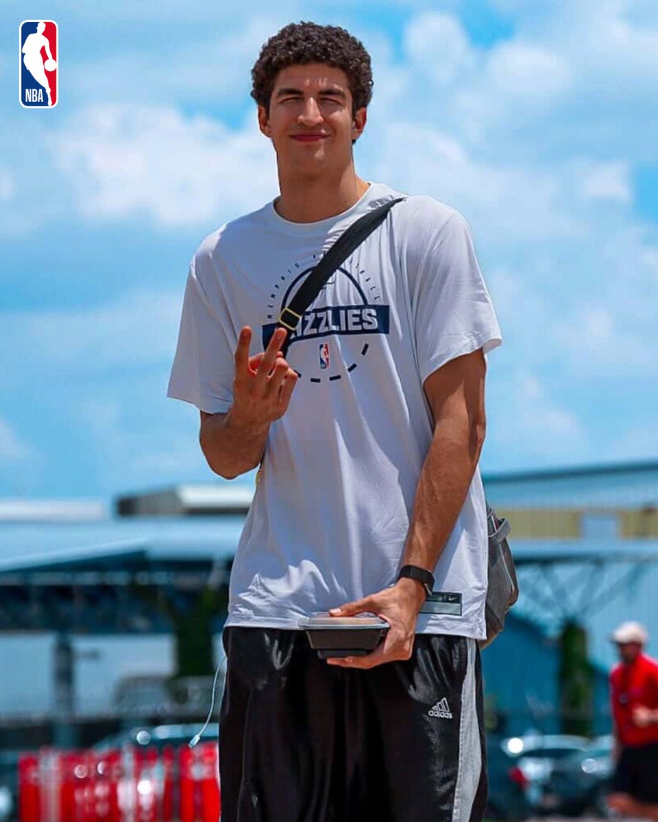 NBAMEX's tweet photo. Mood: ¡SUMMER LEAGUE! 🇲🇽😎

Karim López, listo para su debut con los Grizzlies. 🐻

📸 @memgrizz https://t.co/v2PABer9Tm