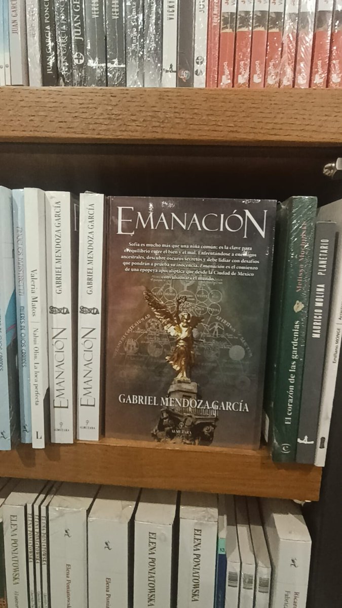 megaescritor's tweet photo. ¿Ya conocen la nueva sucursal de @cafebreriaelpendulo? Acaban de abrir justo al lado de Galerías Insurgentes, vayan a visitar esta gran sucursal repleta de libros y café. 

Ah, es verdad, si van, pueden conseguir allí Emanación, mi novela e inicio de la Saga Sofía. 

#LaSagaSofía https://t.co/khg380tJPC