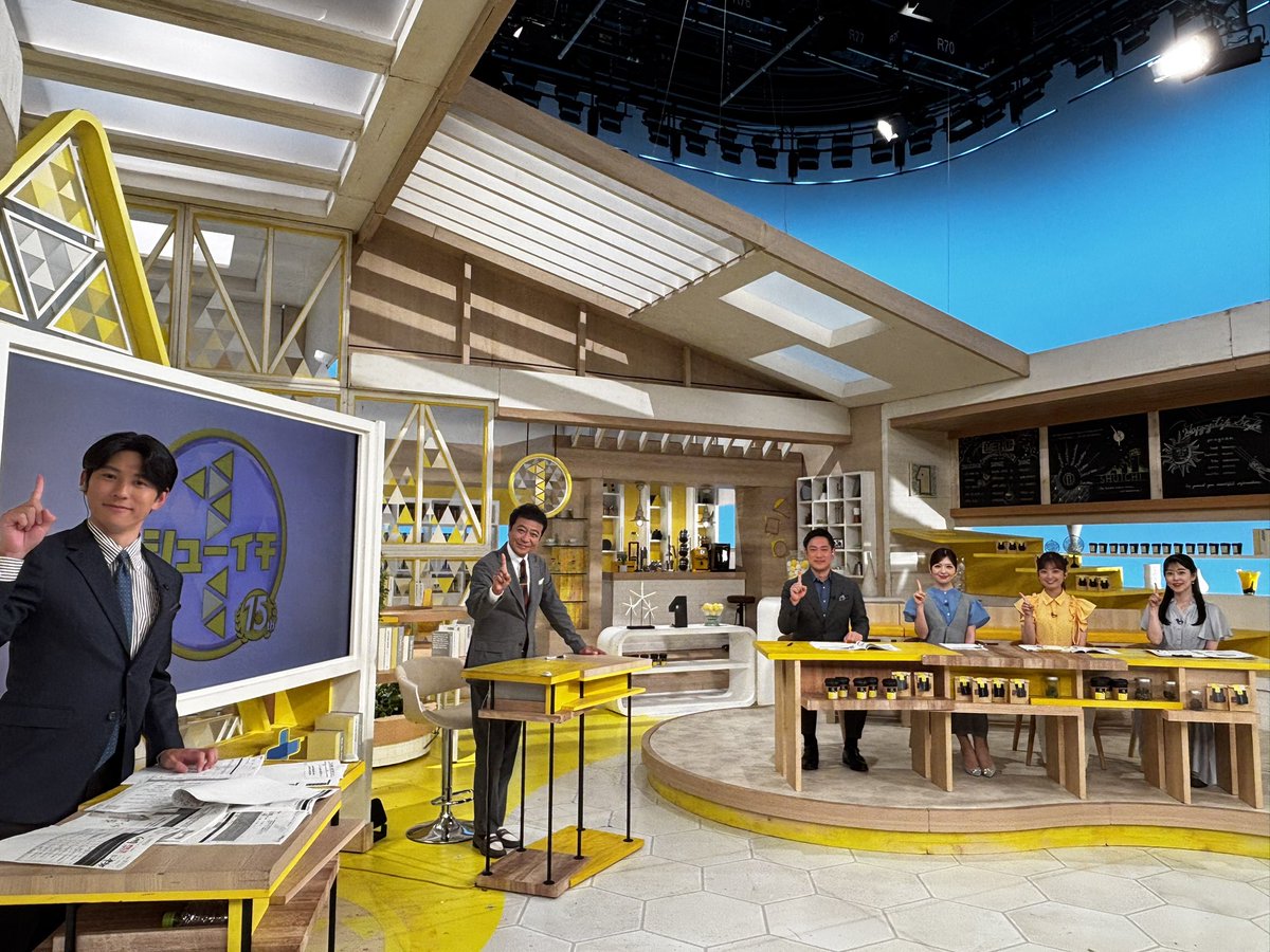 shu1tv's tweet photo. 本日の短縮放送が始まりました！
「#シューイチ」が３時間半→45分放送に😂

…ということで、
今回はこのメンバーで
変わらず明るい朝をお届けいたします☝🏻
いつもとはちょっと違う景色…✨

よろしくお願いします😊 https://t.co/sr9xtDmh75