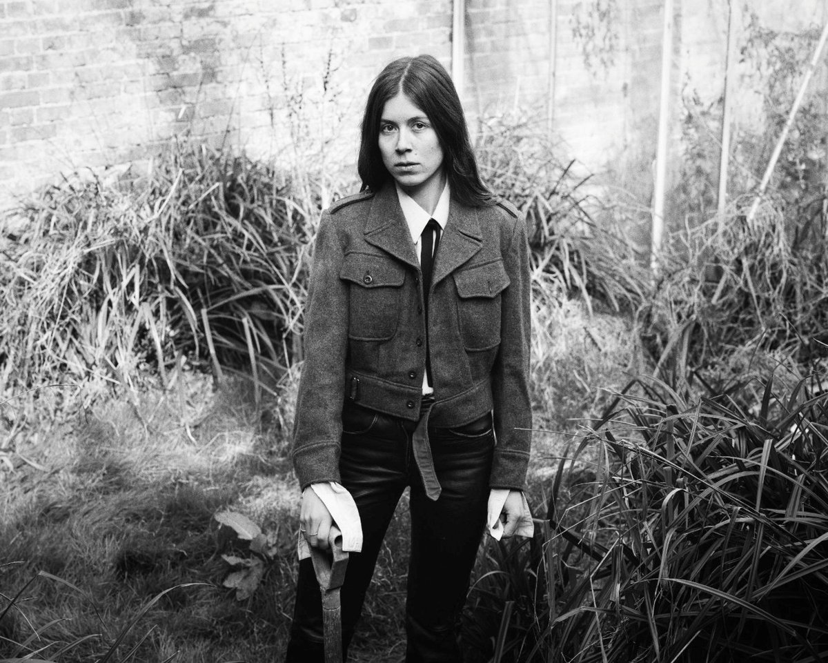 TextBlogRNRoll's tweet photo. Chanteuse du groupe #TheNewEves, Nina Winder-Lind annonce son premier opus solo pour le 14 août sur @transgressiveHQ Records. 

Deux singles sont déjà disponibles👉 https://t.co/wfbmeM73LF

Photo © Silken Weinberg

#NinaWinderLind #rock #chanteuse #singer #femmes #music #musique https://t.co/ARN41nNT1z