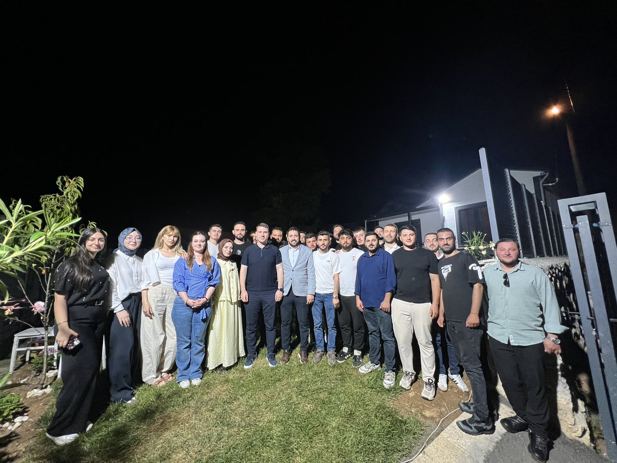 akgencgebzee's tweet photo. İl Gençlik Kolları Başkanımız Doğan Orak’ın başkanlığında İlçe Gençlik Kolları Başkanımız Av. Bilal Durmuş Kurt, İl Gençlik Kolları Başkan Yardımıcılarımız, İl Gençlik Kolları Yöneticilerimizin katılımıyla haftalık olağan yönetim kurulu toplantımızı gerçekleştirdik. https://t.co/T8whHdsFqP