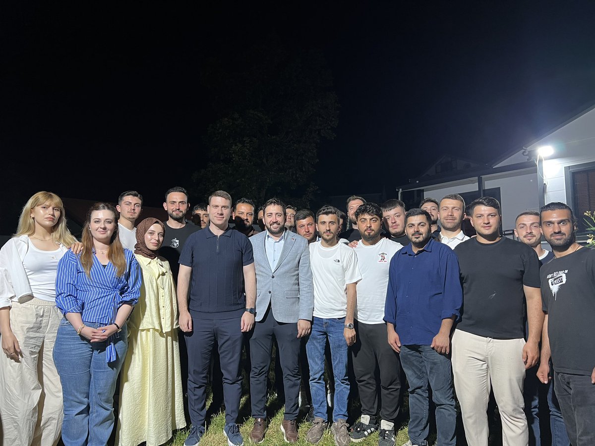akgencgebzee's tweet photo. İl Gençlik Kolları Başkanımız Doğan Orak’ın başkanlığında İlçe Gençlik Kolları Başkanımız Av. Bilal Durmuş Kurt, İl Gençlik Kolları Başkan Yardımıcılarımız, İl Gençlik Kolları Yöneticilerimizin katılımıyla haftalık olağan yönetim kurulu toplantımızı gerçekleştirdik. https://t.co/T8whHdsFqP