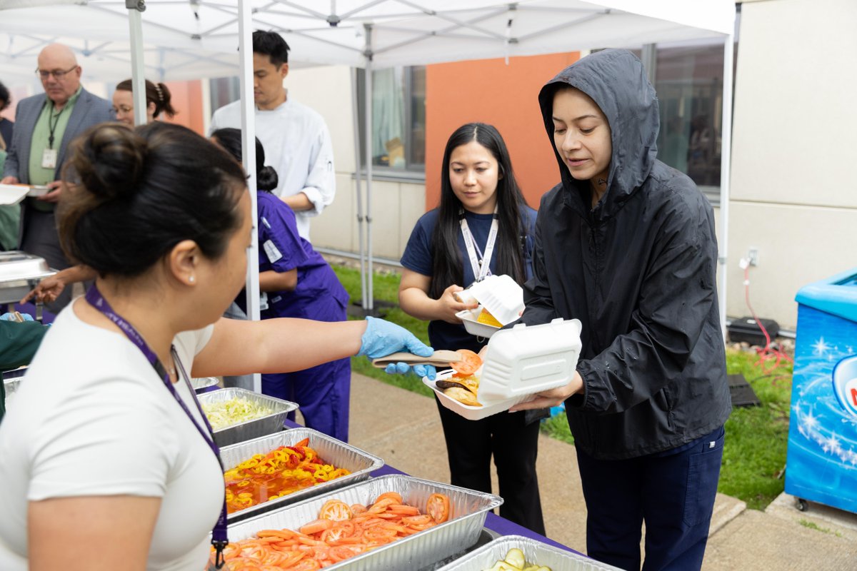 UnityHealthTO's tweet photo. 🍔🌭☀️ Summer BBQ season is in full swing at Unity Health! Rain or shine, our Providence Healthcare teams know how to celebrate as our staff were recently treated to a well-deserved BBQ lunch along with live music!
📸See more photos: https://t.co/ujFwDIliRw https://t.co/i1tXQQLqLz
