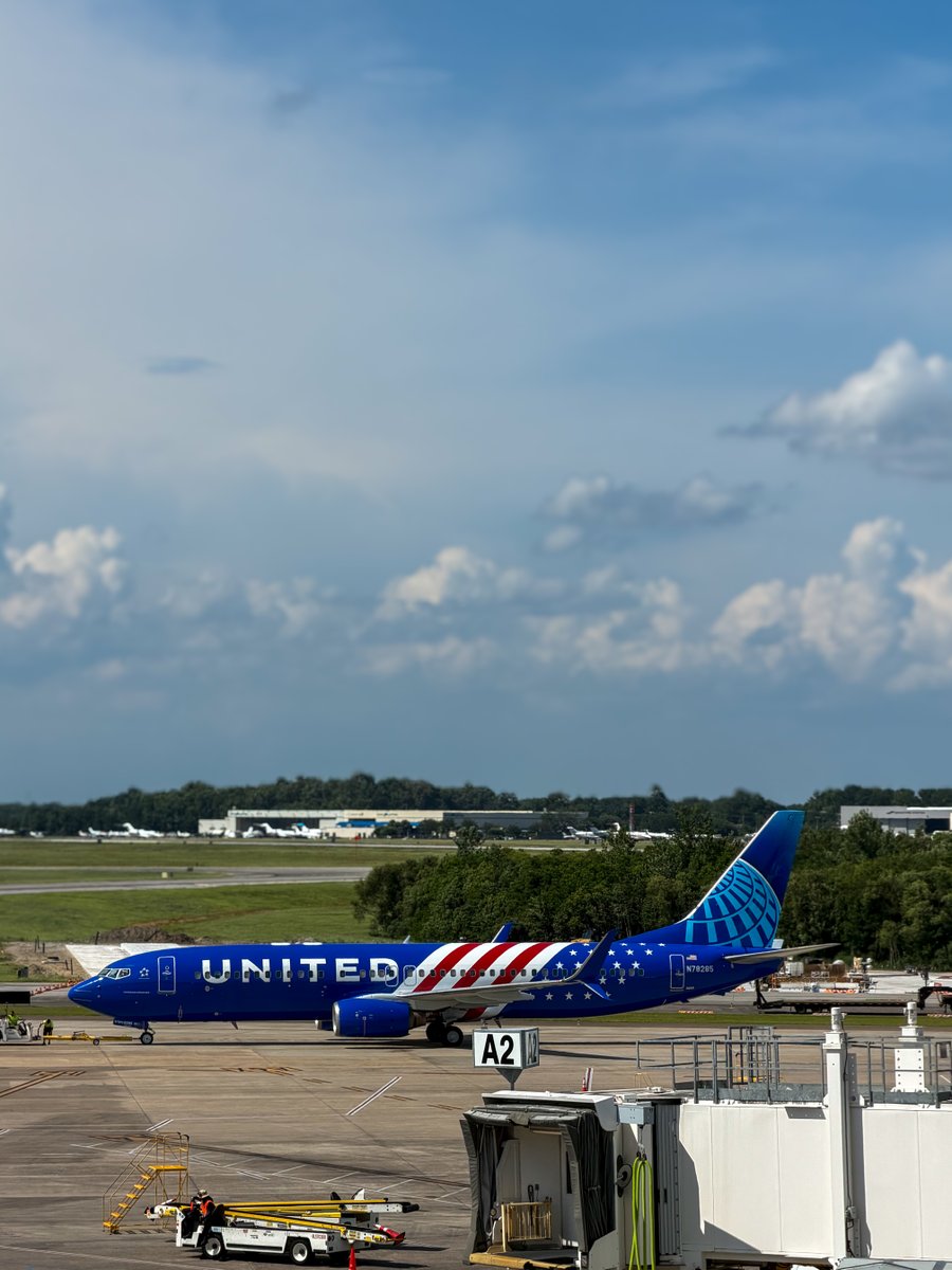 Charleston International Airport tweet media