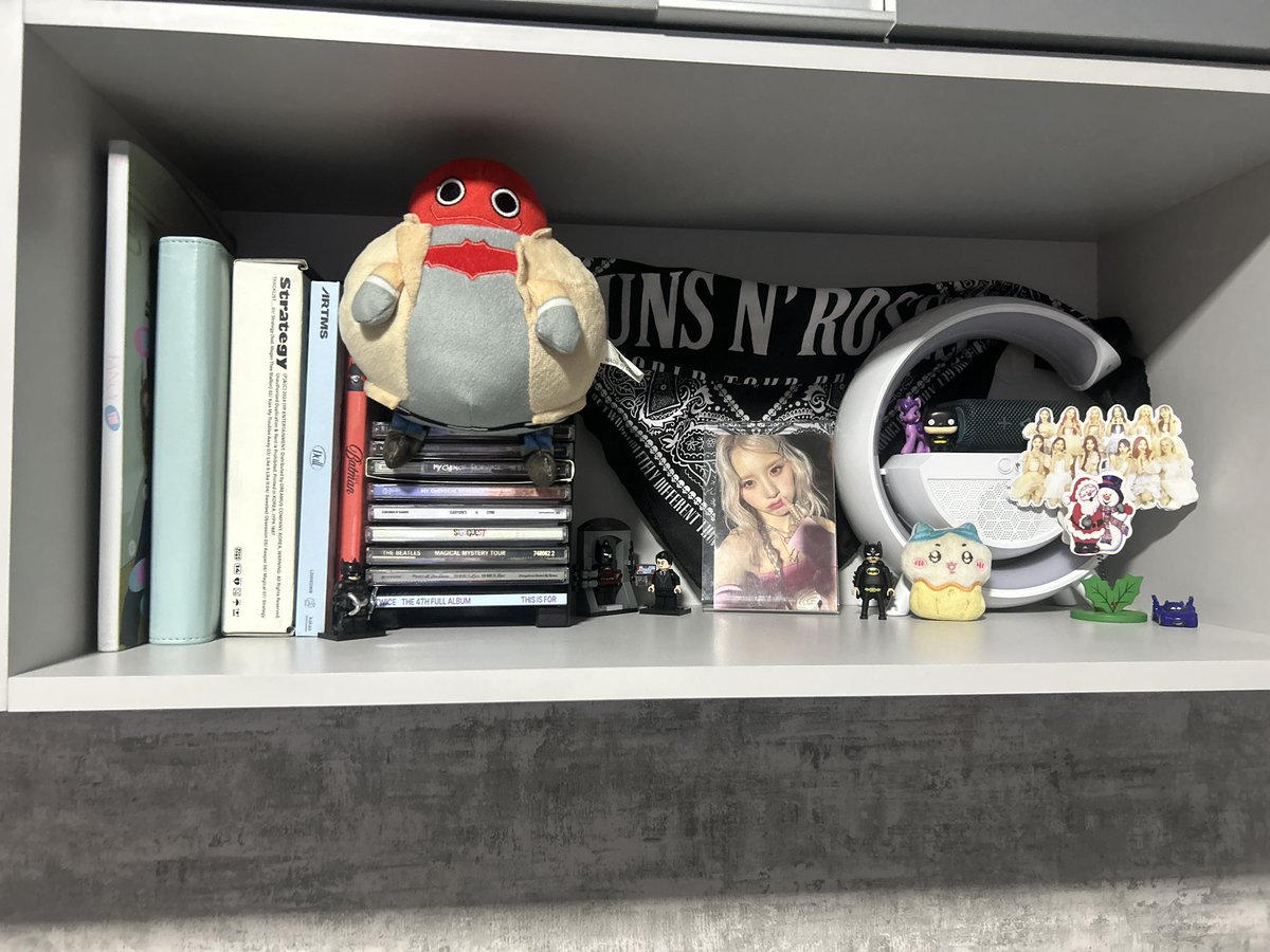worstboyngotham's tweet photo. quarto de um garoto de quase 17 anos https://t.co/VrlSuv3UKQ
