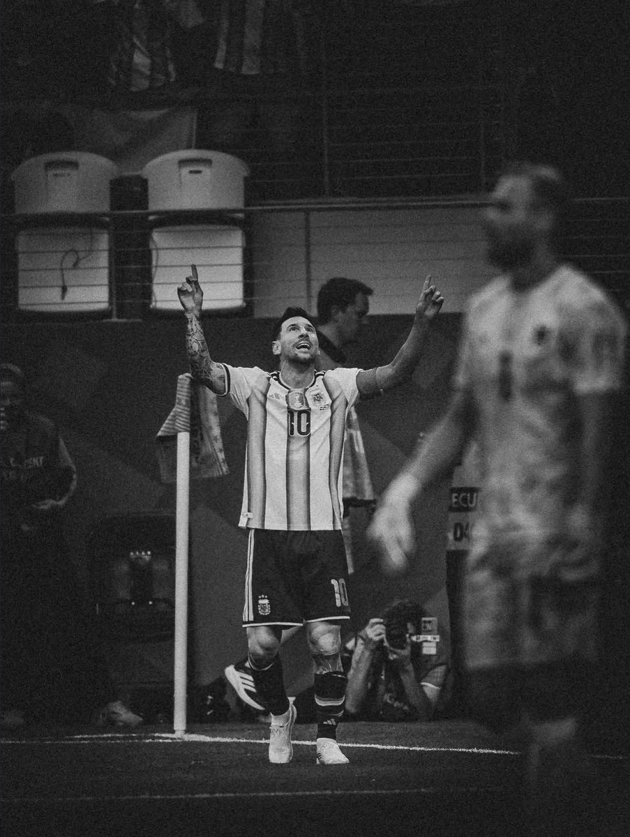 _wsn8's tweet photo. 📸 || LM10 ✨🐐🩵
#FIFAWorldCup - #Argentina https://t.co/NdcbBMHIri