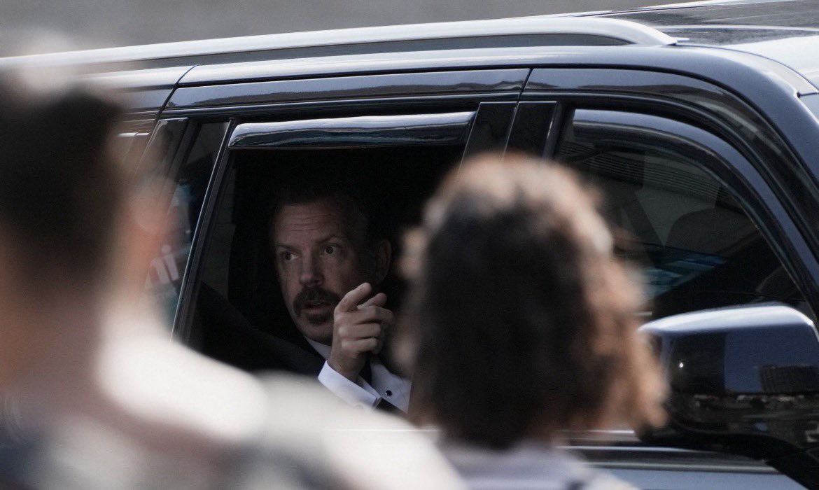 swifferupdates's tweet photo. 💍 | Jason Sudeikis has arrived for the wedding. https://t.co/8ECPoLlIzD