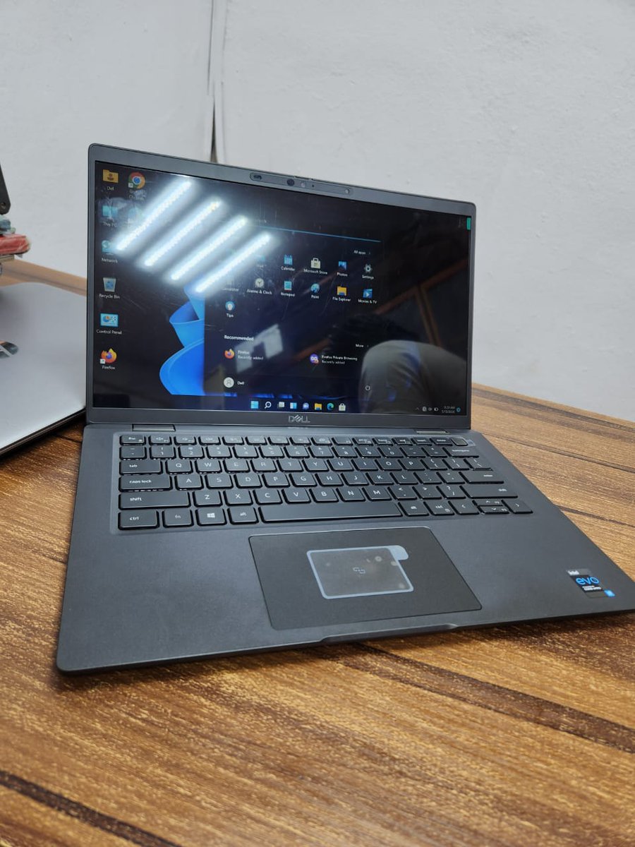 GeeksNdGadgets's tweet photo. Brand New Barely Used
Dell Latitude 7420
14" FHD Display 
Intel Core i7 11th Gen
16/512GB SSD
Face ID/Fingerprint
Backlit Keyboard
550k
Free Nationwide Delivery 
Whatsapp link in bio https://t.co/bEGORsPQz8