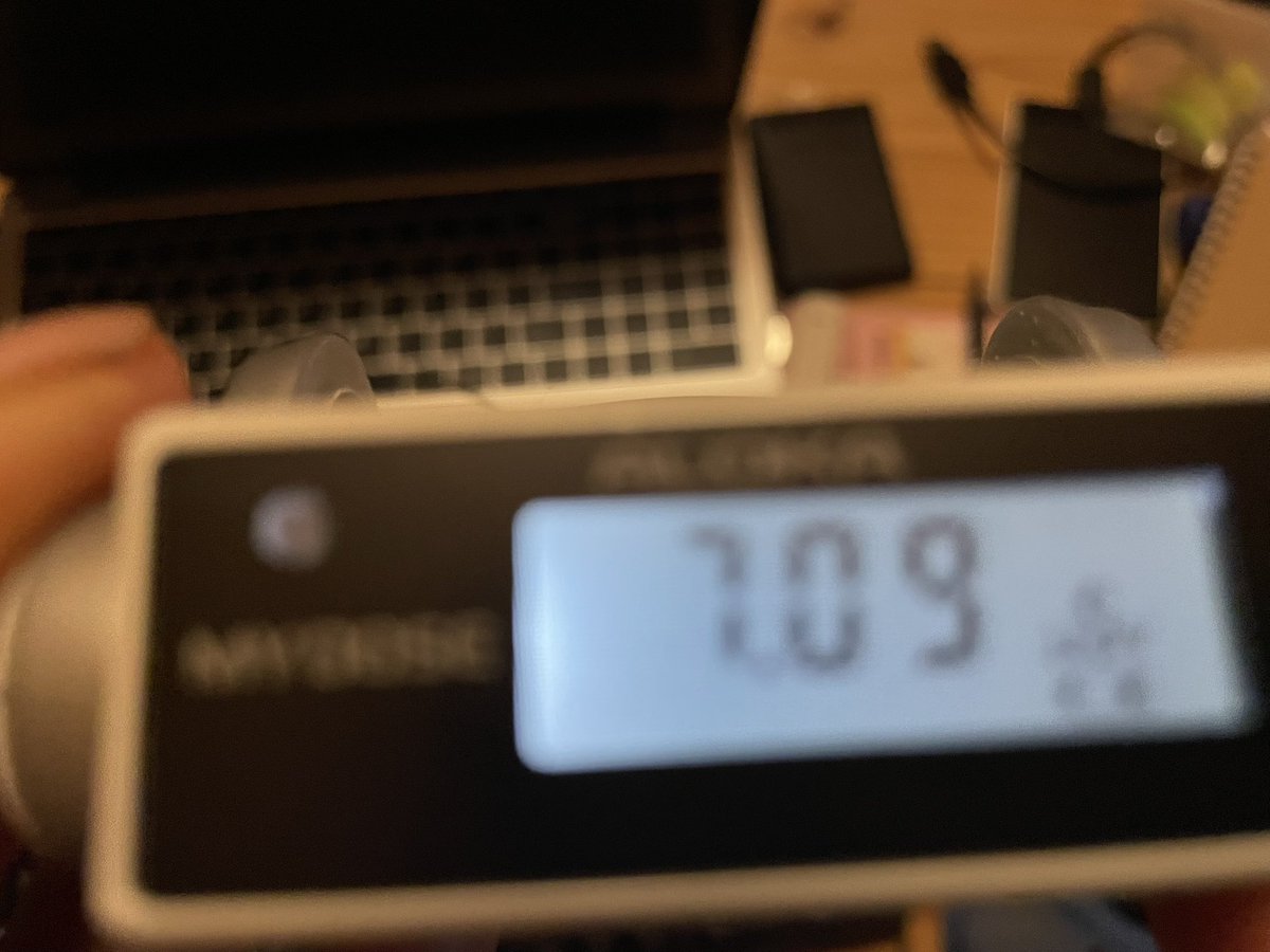 nobuitou8869's tweet photo. 昨日(3日)の被ばく量：3.83μSv。
昨日は終日村内、除染済みエリアで約1.5時間、未除染の原野で約1.0時間、その他は屋内、車内で過ごした。
#飯舘村
#放射線被ばく
#原発事故の実像 https://t.co/vslj85tLJj
