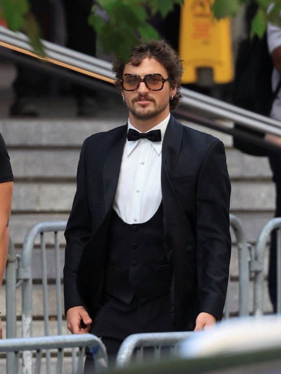 BooneAccess's tweet photo. In a world of boys, he's a gentleman!

 - Benson Boone arriving at Taylor Swift's and Travis Kelce's wedding. https://t.co/q3DfsUgPmI