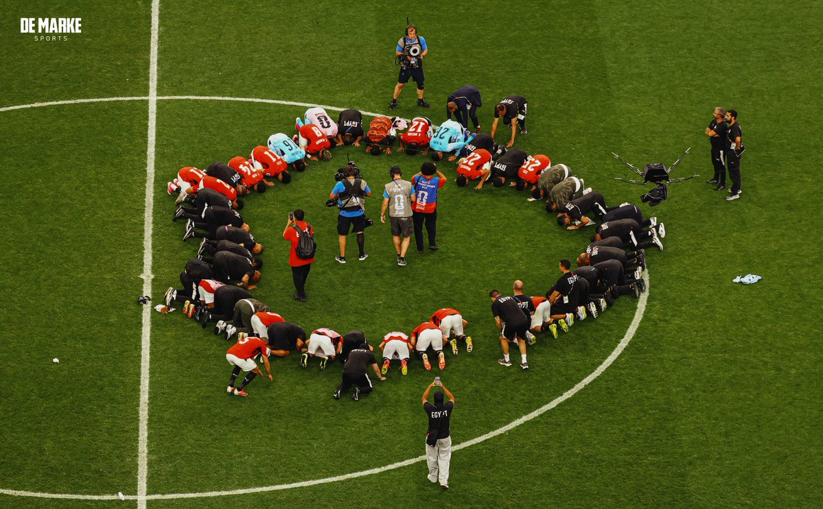 demarkesports's tweet photo. Şükür secdesi. 

Mısır, son 16'da. https://t.co/3Iejgif4hh
