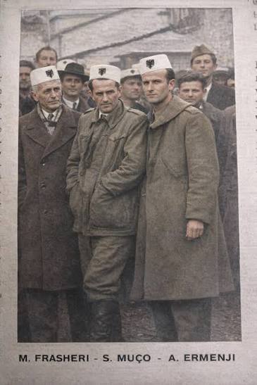 plischronicler's tweet photo. Sot, prej 34 ditësh, populli i vuajtur shqiptar po nxjerr në pah ata njerëz dhe ata burra që po bëhen Balli i Kombit. Si njëherë e një kohë, edhe në këtë foto shihen tre figura të njohura të mendimit dhe veprimit kombëtar shqiptar: Mit’hat Frashëri, Skënder Muço dhe Abaz Ermenji. Tre burra që, në vitet më të vështira të historisë së Shqipërisë, gjatë Luftës së Dytë Botërore, u rreshtuan në anën e patriotizmit dhe të përpjekjes për një Shqipëri të lirë e demokratike.

Skënder Muço ishte xhandar, pjesëtar i Ballit Kombëtar dhe hero i Betejës së Gjormit kundër pushtuesve italianë. Ai i konsideronte forcat gjermane barbare në sjelljen e tyre. U arrestua nga regjimi gjerman dhe u ekzekutua së bashku me dy ballistë të tjerë.

Mit’hat Frashëri ishte politikan, intelektual dhe themelues i Ballit Kombëtar. Ai ishte djali i Abdyl Frashërit, një prej ideatorëve të Lidhjes së Prizrenit. Mit’hati ia kushtoi jetën çlirimit të të gjithë trevave shqiptare nga diktatura e Enver Hoxhës, Jugosllavisë dhe administratave shoviniste greke. Ai vdiq në mërgim, ndërsa biblioteka e tij mbresëlënëse, me rreth 40,000 vëllime, u përdor nga regjimi komunist i cili ndërtoi fondin e Bibliotekës Kombëtare.

Abaz Ermenji ishte historian dhe veprimtar politik. Gjatë viteve 1934–1938 kreu në Sorbonë, Paris, Fakultetin e Letërsisë, me specializim në histori. Ai u arrestua nga italianët si një nga organizatorët e rinisë korçare në manifestimet e 28 nëntorit 1939 kundër pushtimit fashist dhe u internua në ishullin e Ventotenes. Sapo u kthye në Shqipëri, mori pjesë në organizimin e rezistencës së armatosur kundër pushtimit të huaj në zonën Skrapar–Berat dhe arriti ta mbante Beratin të lirë nga italianët. Ishte një nga organizatorët e Ballit Kombëtar dhe anëtar i Komitetit Qendror të tij. Pas rithemelimit të Ballit Kombëtar në Shqipëri, në vitin 1991, Abaz Ermenji u zgjodh dy herë radhazi kryetar i kësaj partie, në vitet 1994 dhe 1998. Në zgjedhjet e vitit 1991, ai arriti të mblidhte 81,822 vota, edhe pse, sipas tij, një pjesë e votave u vodhën nga ai që Ermenji e quante “diktatori qesharak”, Sali Berisha. 

Sot, shpirti i këtyre atdhetarëve përçohet te çdo shqiptar që e do vendin e tij. Populli shqiptar, që prej 34 ditësh lëngon nën regjimin e njerëzve pa shtyllë kurrizore, klith dhe përsërit shprehjen mbyllëse të Dekalogut të Ballit Kombëtar:
Shqipëria e shqiptarëve!