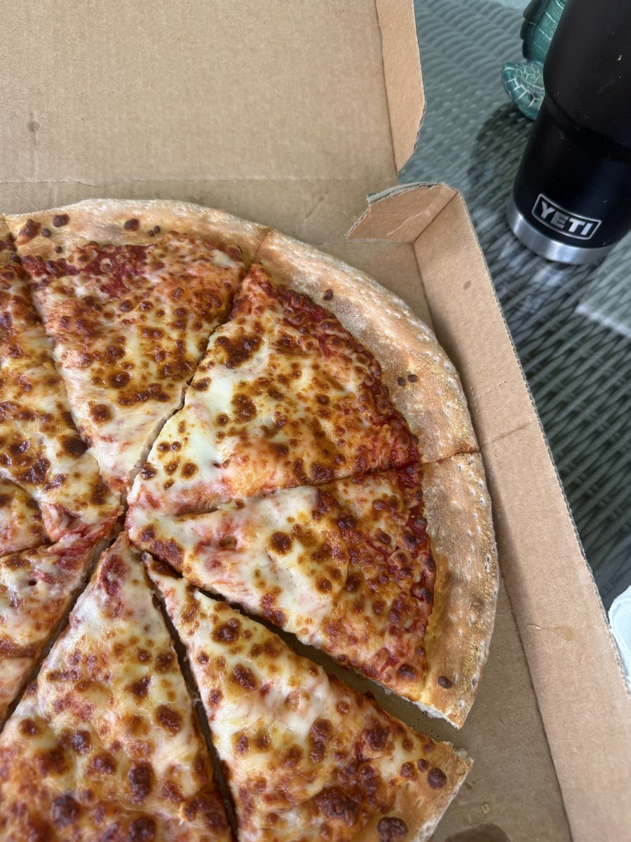 BRKinger's tweet photo. I got the @PapaJohns double crust pizza! What a joke https://t.co/Vu8nCuOW5e