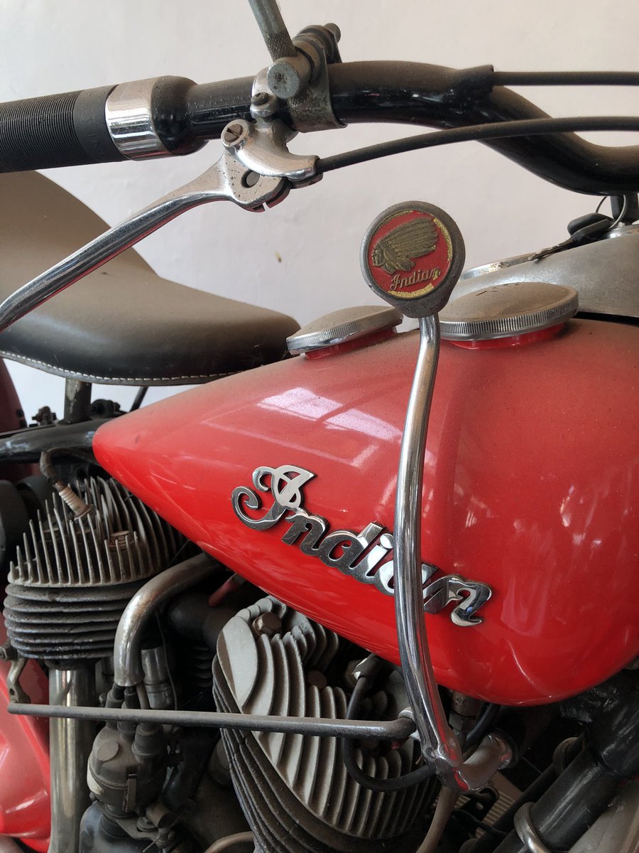 yourkreesh's tweet photo. newest update, just done a work as a translator on a nice project with my friend's husband. touching the old machine makes me realized that it was 5 years ago, the old me was much cooler than me rn for speaking fluent english. https://t.co/t7f85p1mGc