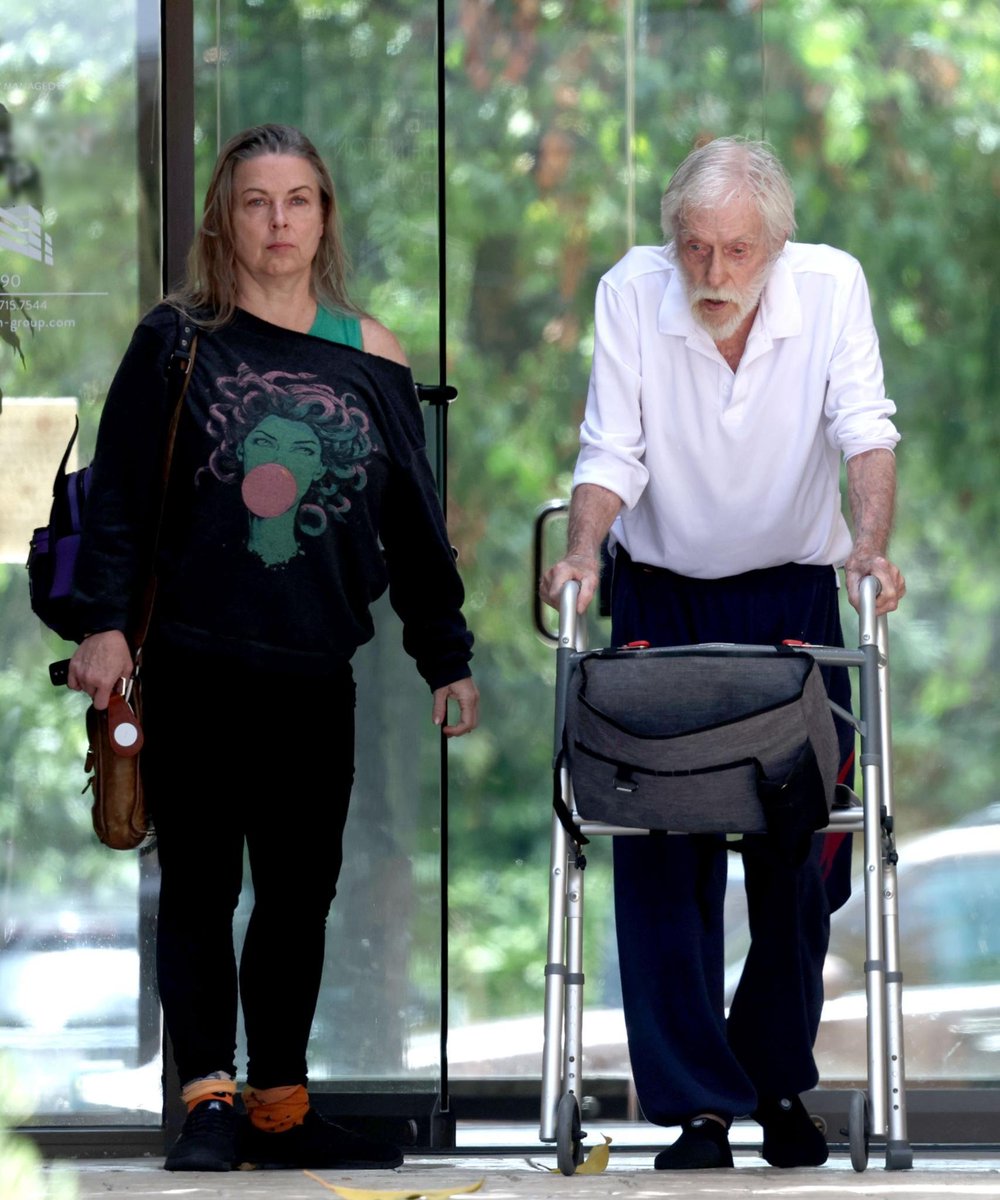 101 Yaşına Merdiven Dayayan Dick Van Dyke Eşiyle El Ele Görüntülendi