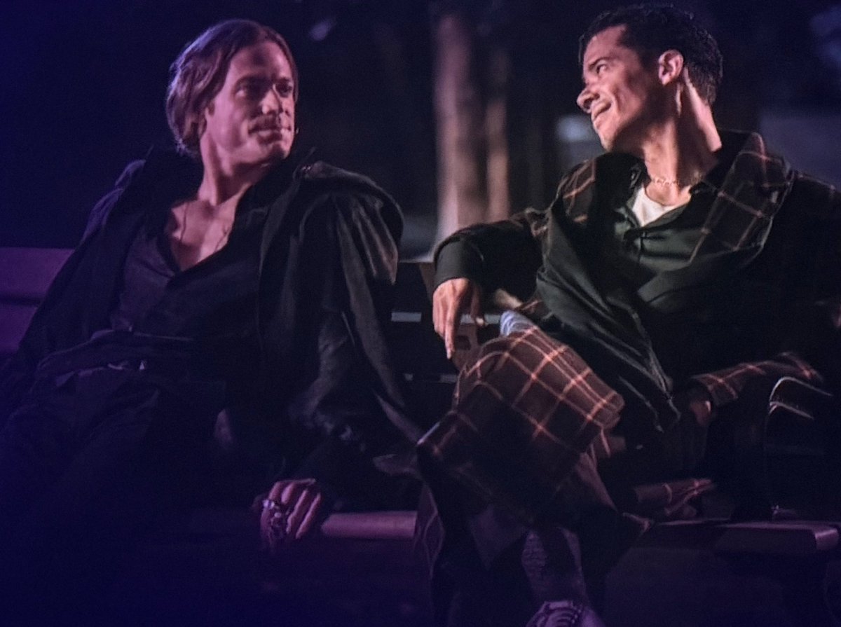 fermalvo's tweet photo. their first bench date in a century ❤️ https://t.co/HW33nDeR8l