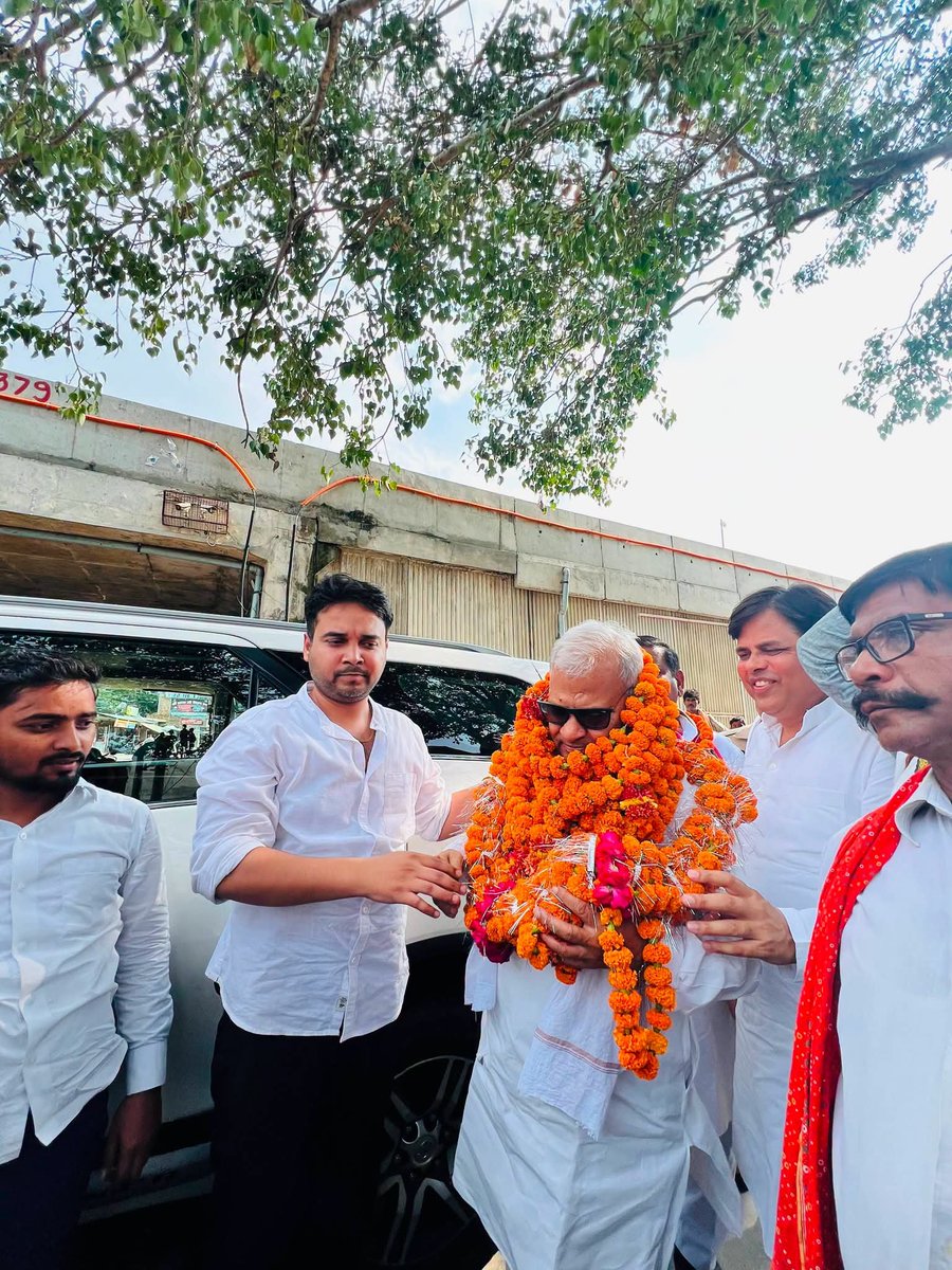 NitinSingh_166's tweet photo. लोकसभा क्षेत्र फतेहपुर के माननीय सांसद एवं पूर्व प्रदेश अध्यक्ष समाजवादी पार्टी आदरणीय  नरेश उत्तम पटेल जी का विधानसभा क्षेत्र भगवन्त नगर आगमन पर विभिन्न स्थानों पर स्वागत एवं अभिनन्दन किया साथ ही पड़ा वृक्षारोपण का कार्यक्रम में सहभागिता रही।
@mediacellsp @samajwadiparty https://t.co/1k0GmP7urT