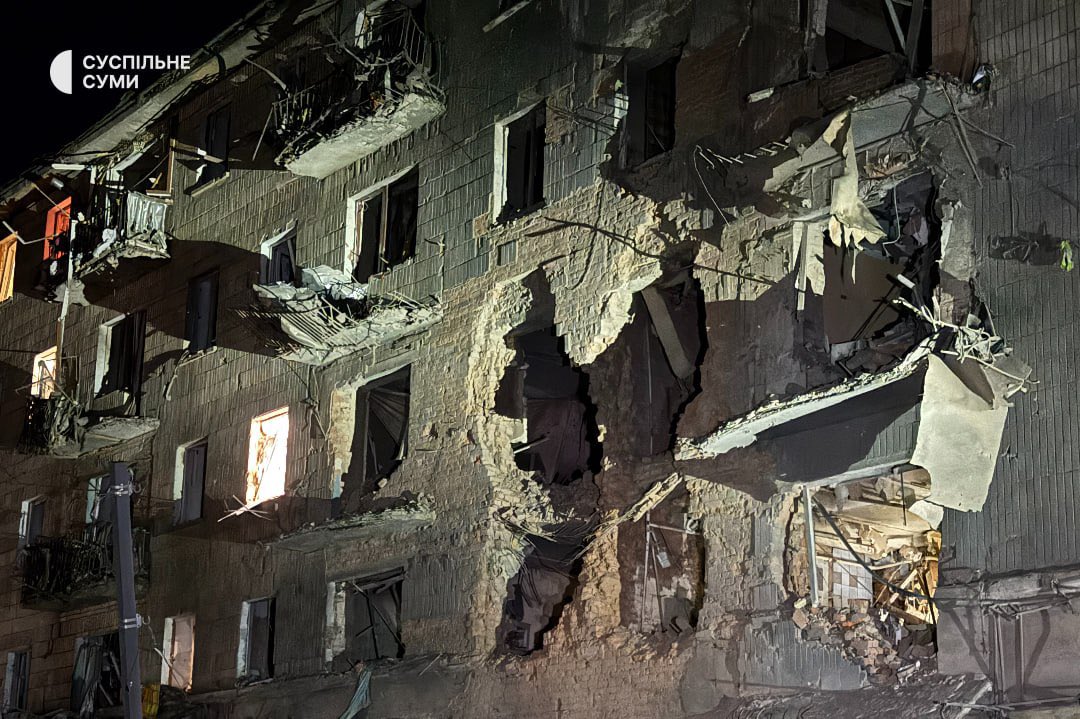 redhead_ophelia's tweet photo. Russians hit a residential area in Sumy with an aerial bomb, killing 4 people, including a child, and injuring 22, including 3 children. At the epicentre of the blast were an apartment building and a shop. Another Russian war crime. https://t.co/0GwFA535HC