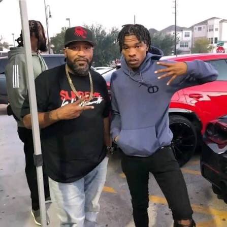 2knostalgiaa's tweet photo. I thought yβall been knew that Lil Baby keep a pistol on him #4pistolsforreal #4pf https://t.co/bgZoSxONra
