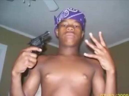 2knostalgiaa's tweet photo. I thought yβall been knew that Lil Baby keep a pistol on him #4pistolsforreal #4pf https://t.co/bgZoSxONra