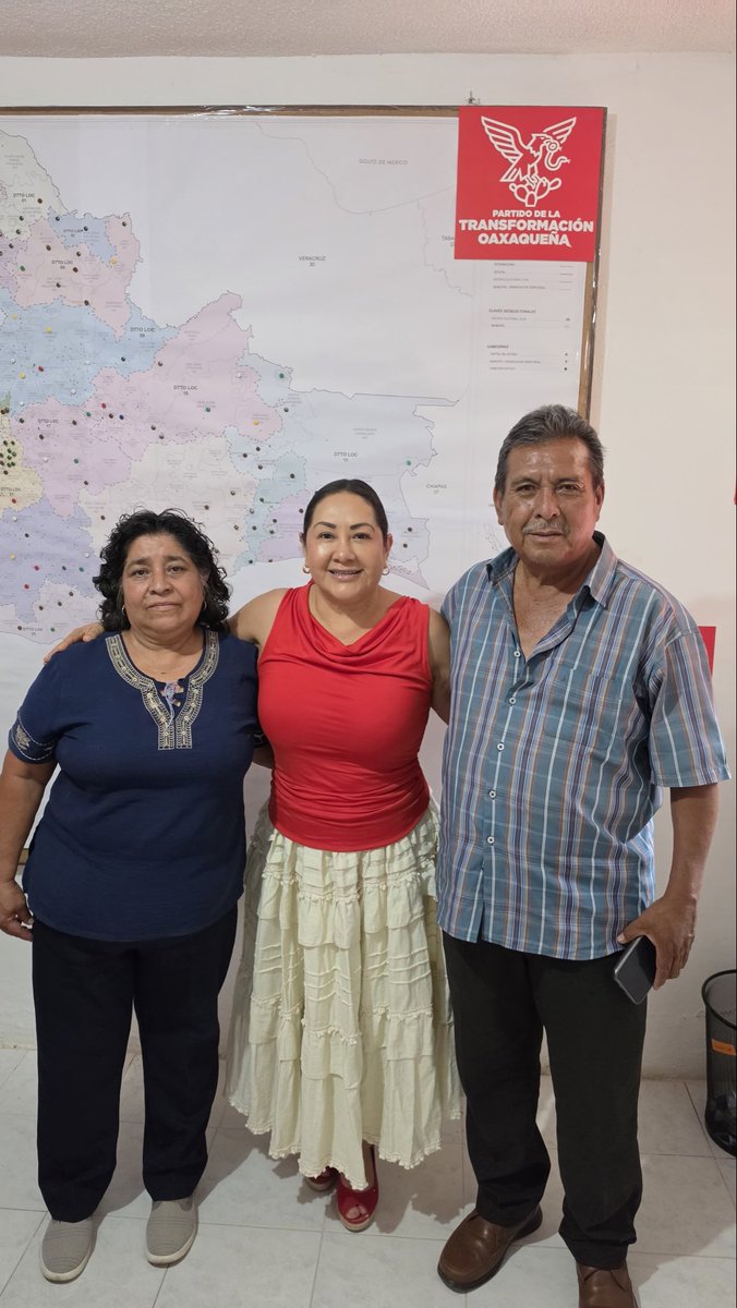 PETEOOAX's tweet photo. 🤝❤️ Nuestra Presidenta del Partido de la Transformación Oaxaqueña, Salomé Martínez, sostuvo una productiva reunión con el Presidente Municipal de San Martín Zacatepec, Genaro Balderrama Urrutia, fortaleciendo el diálogo y la coordinación para impulsar el bienestar de las familias de su Municipio.

¡La Transformación se construye con unidad, trabajo y compromiso por Oaxaca! ❤️🤍

#SomosLaFuerzaDeLaTransformación
#LaFuerzaDelCambioVerdadero

@SalomeMtzS