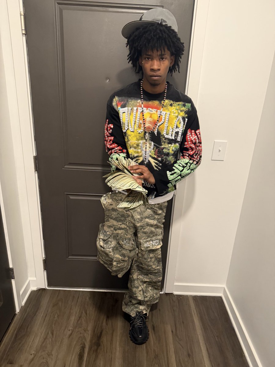 marihungasf's tweet photo. everyday a holiday 🧏🏽‍♂️ #flyboy https://t.co/H49VbukRbF