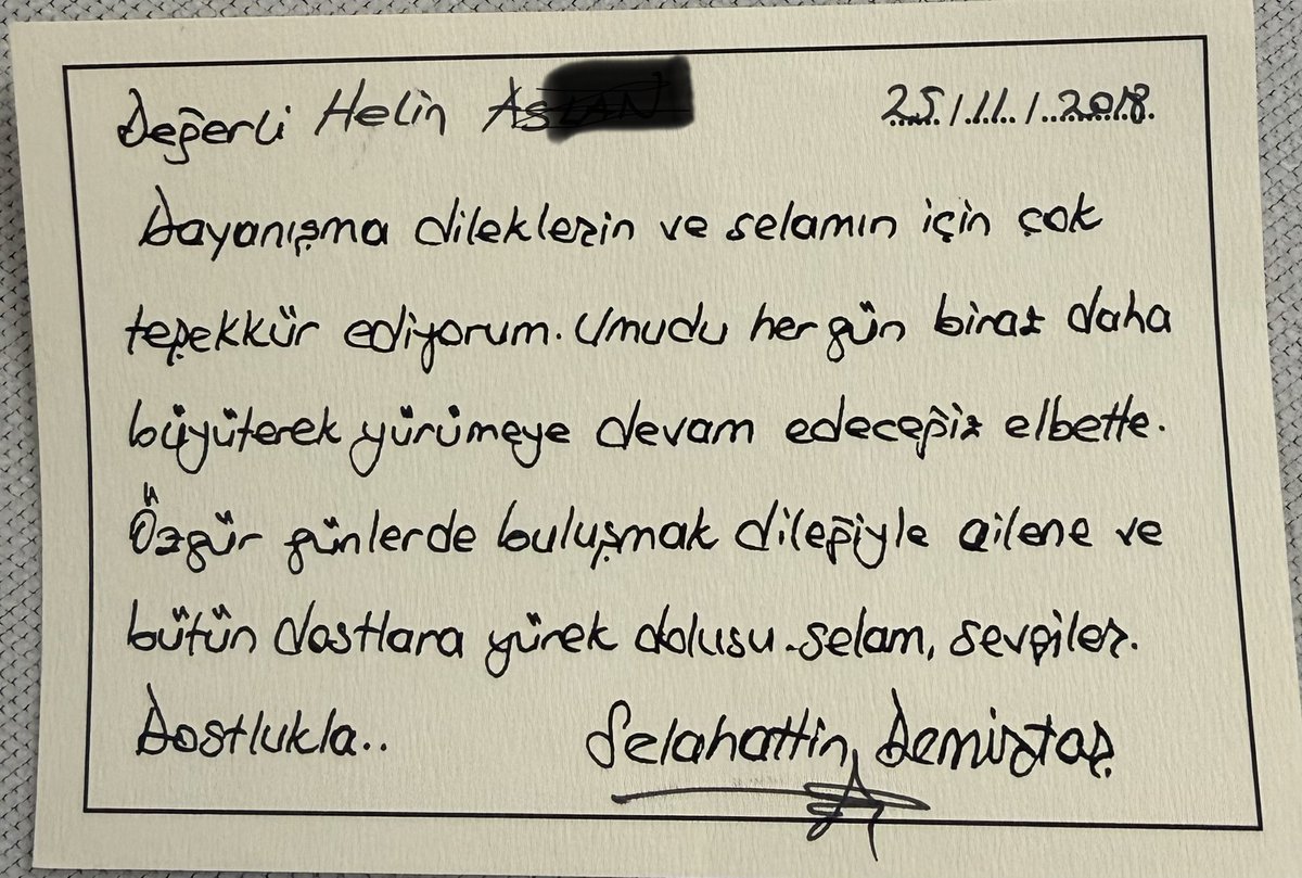 helin90_'s tweet photo. 8 yıl önce böyle anlamlı değerli kart ulaşmıştı umudumuz hala ilk gün gibi sen teksin SELAHATTİN BAŞKAN #selahattindemirtaşaözgürlük https://t.co/yIxJwjig8R