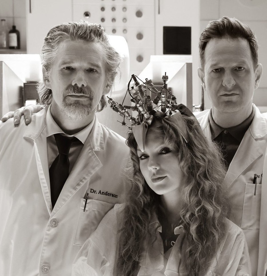 metmidnights's tweet photo. O ETHAN HAWKE CHEGOU PRO CASAMENTO DA TAYLOR https://t.co/yoKbaVDlKg