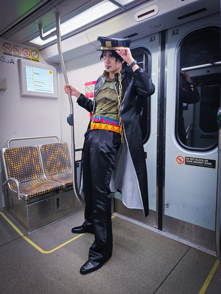 Milessmiles__'s tweet photo. Stand User on the train to Anime Expo @metrolosangeles #animeexpo #jojo https://t.co/GVl9CVU1HI