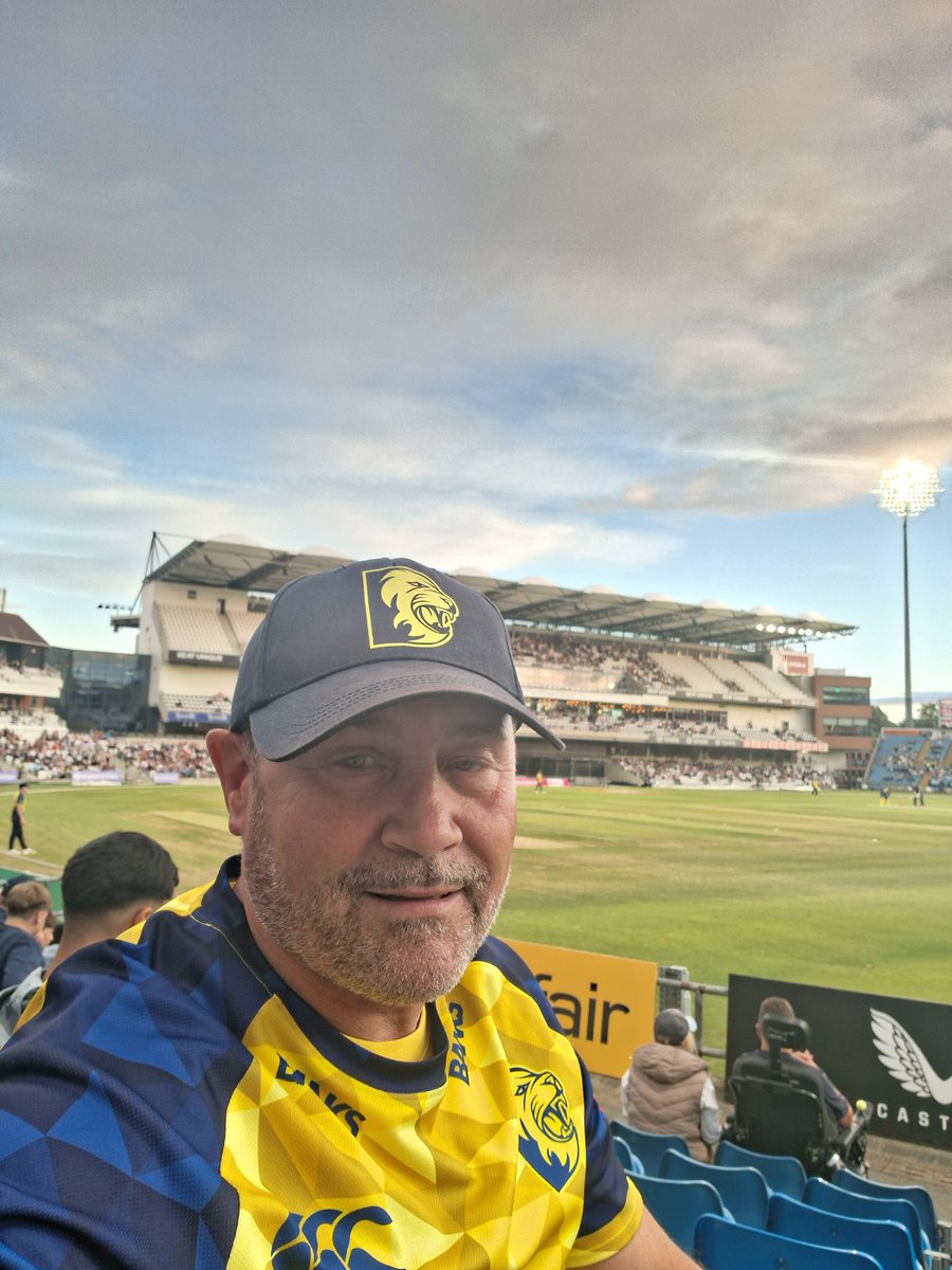 DaleGrimble's tweet photo. @DurhamCricket So close again.those pesky yorkies.back home for midnight.role on sunday and it's a must win https://t.co/ARxBguinwP