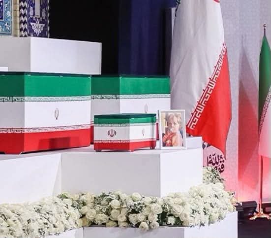 Almuhandis_Son's tweet photo. لقد شهد هذا العام أعظم تشابه مع واقعة الطف، حتى كأننا رأينا تفاصيلها تتجسد من جديد،
الفارق أن المقتول هذه المرة هو حفيد الإمام الحسين "عليه السلام"، بل كان المقتدي بنهجه والسائر على دربه.

﴿جنّاتُ عدنٍ يدخلونهَا ومَن صلَحَ مِن آبائِهم وأزواجهِم وذرِّياتهِم  والمَلَائِكَةُ يَدخلون عَليهِم مِّن كُلِّ بَابٍ ۝ سَلامٌ عليكُم بمَا صَبَرتُم فنِعمَ عُقبَى الدَّارِ﴾

لعنة الله على الذين سفكوا دماءكم الطاهرة الزكية، وأمعنوا في ظلمكم وعدوانهم عليكم.
..