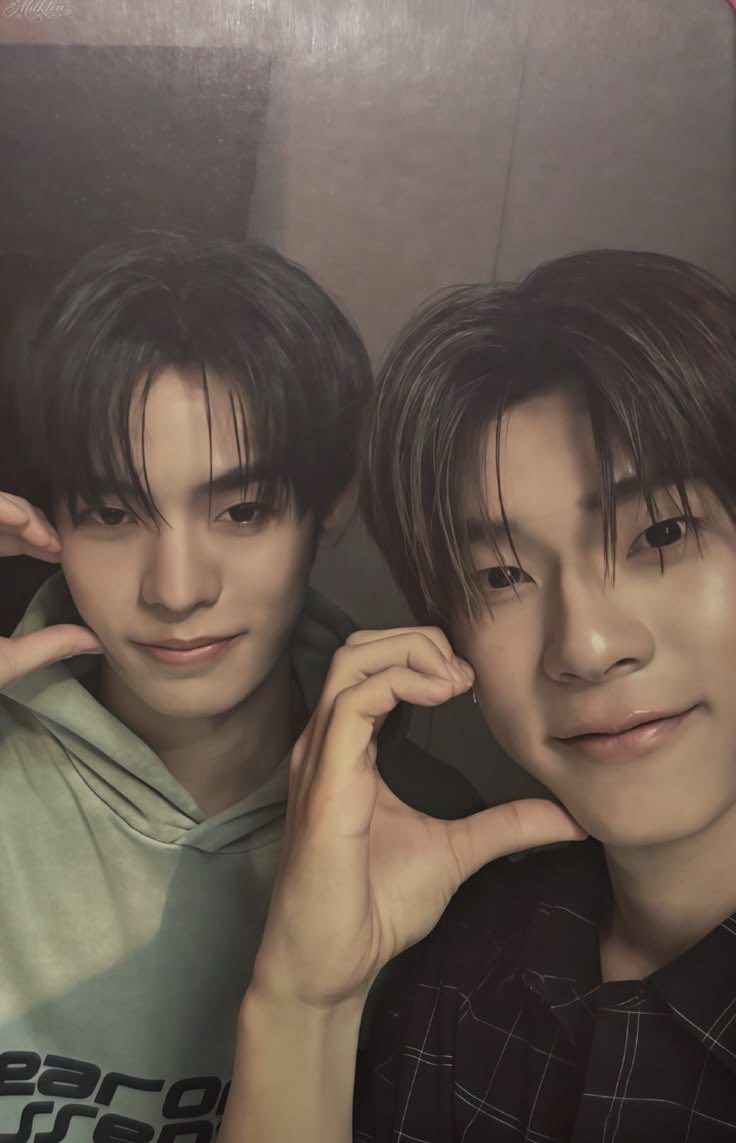 1cheongchun's tweet photo. WHY IS THIS THE FIRST TIME IM SEEING THESE https://t.co/Ipp3DDecwT