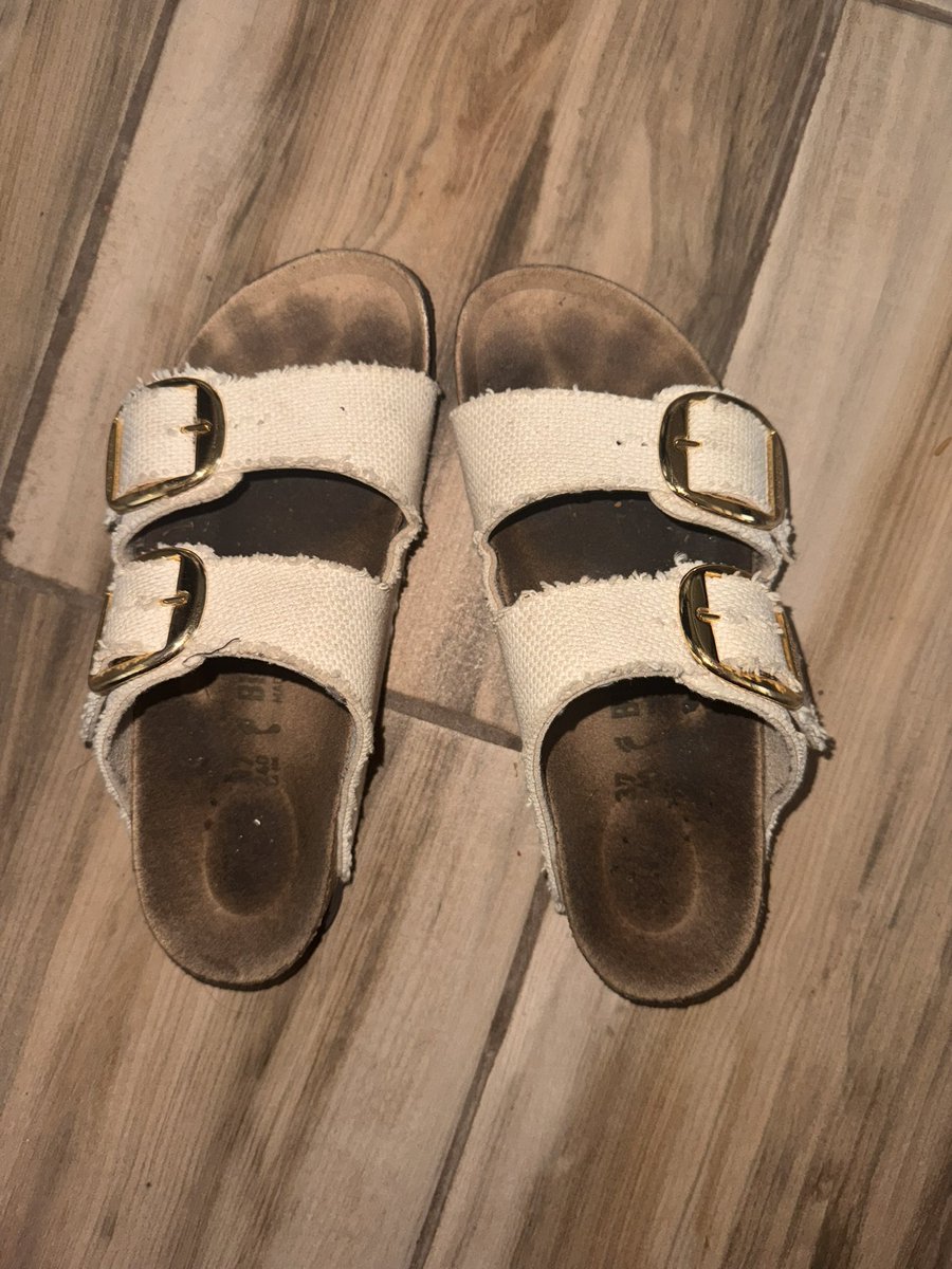 ItsRueXO's tweet photo. Might be time for a new pair 🤭 
Imagine these laying on your bed every night while you sleep on the floor 😏 https://t.co/50LcZIFzgd
