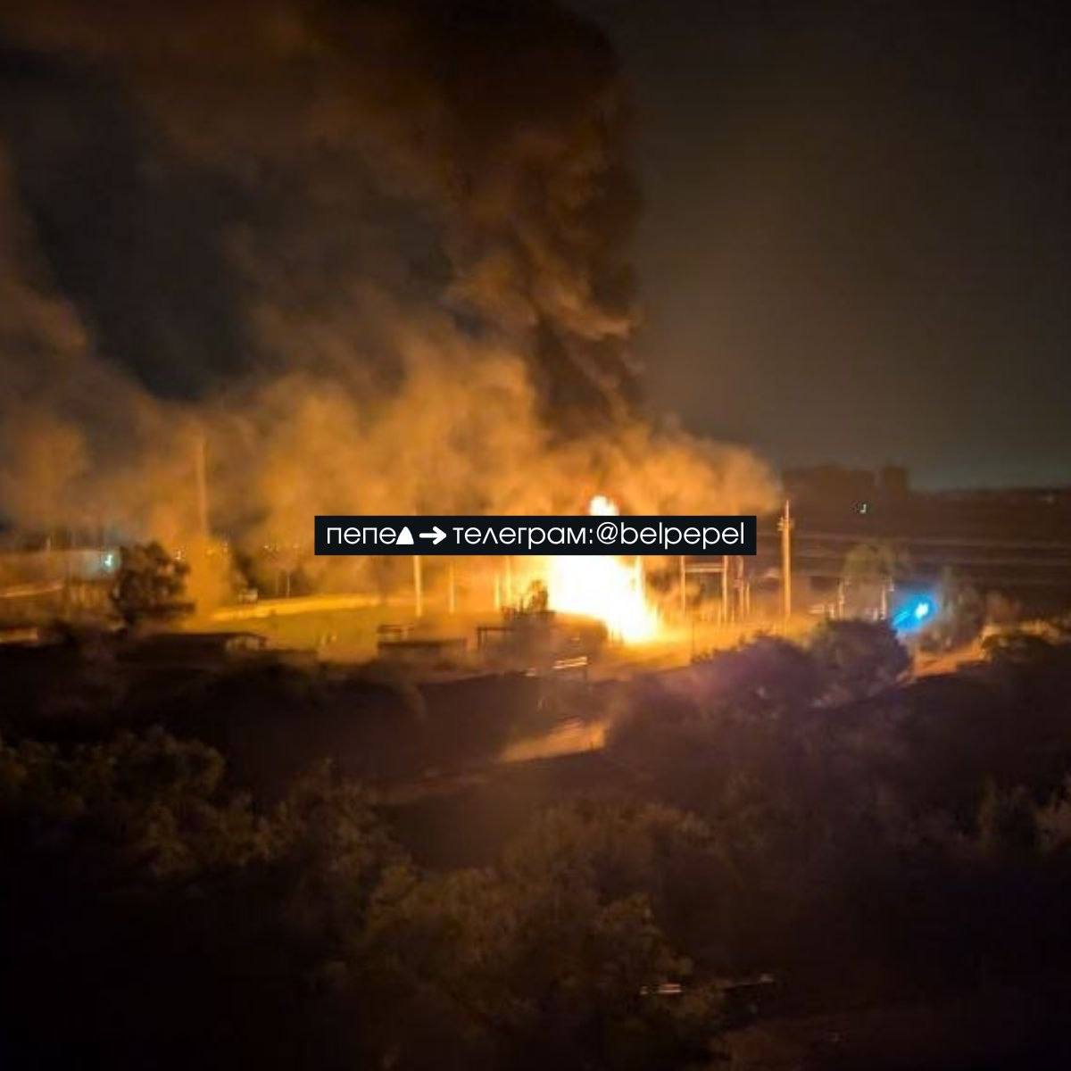LXSummer1's tweet photo. Belgorod, Russia ❗
💥 Belgorod is reportedly under heavy attack, with explosions and active air defense systems. An electrical substation on Chicherin Street (3+4) is burning following a suspected missile strike. The "Luch" thermal power plant was also hit (1+2), causing a power outage. There are additionally reports of damage to the Belgorod power plant.
