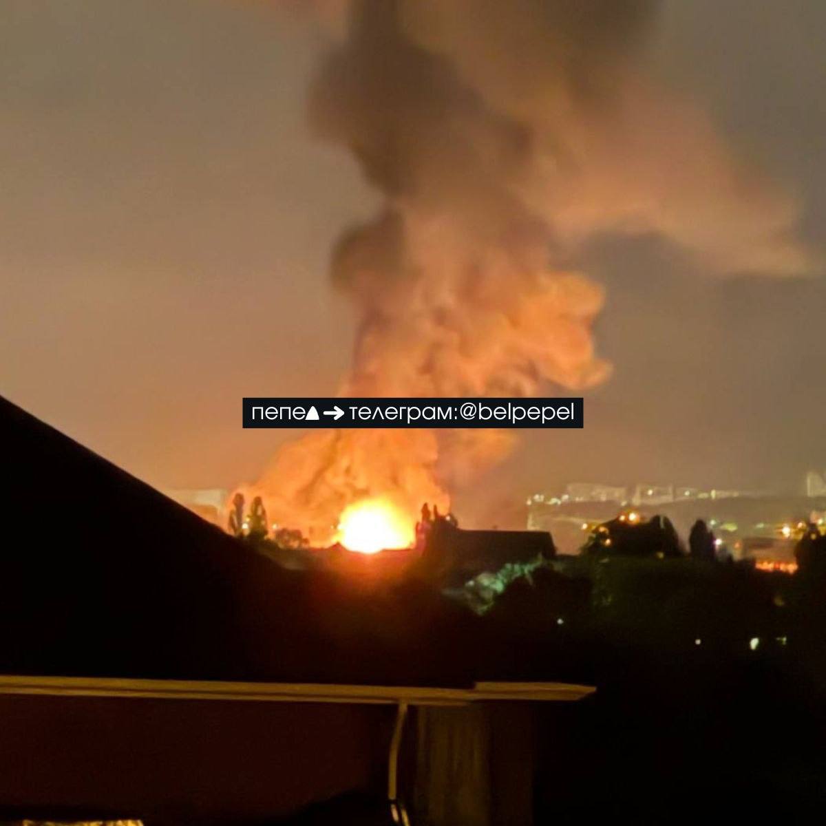 LXSummer1's tweet photo. Belgorod, Russia ❗
💥 Belgorod is reportedly under heavy attack, with explosions and active air defense systems. An electrical substation on Chicherin Street (3+4) is burning following a suspected missile strike. The "Luch" thermal power plant was also hit (1+2), causing a power outage. There are additionally reports of damage to the Belgorod power plant.
