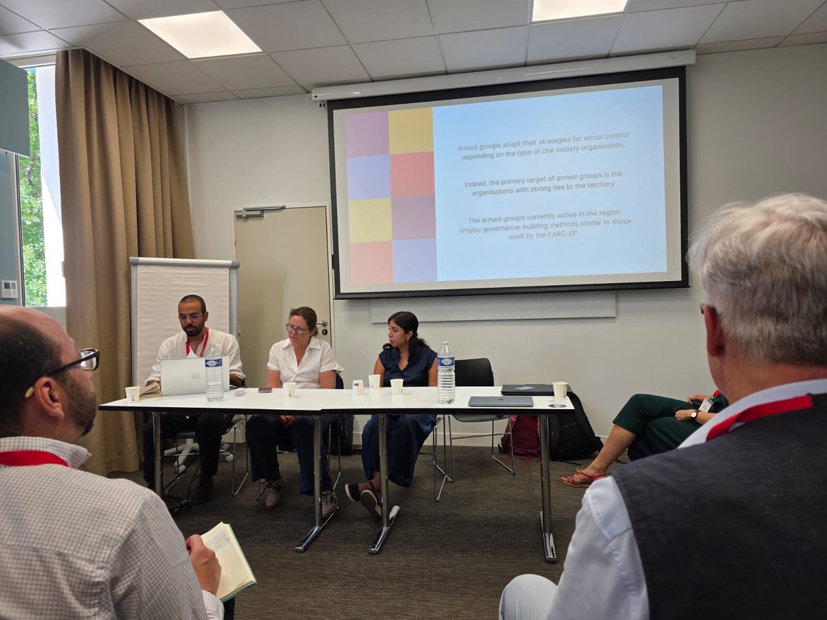 DialogosGuate's tweet photo. 📍 Karla López (@krlalopzvalle), coordinadora de investigación de Diálogos, participó en el Congreso LASA 2026, uno de los encuentros académicos más importantes de estudios latinoamericanos.

Formó parte de dos paneles dedicados al análisis de la violencia, la resiliencia comunitaria y la construcción de paz en la región 🌎

🤲 En colaboración con la Universidad de Utrecht (@UniUtrecht), presentó los hallazgos preliminares de una investigación sobre cómo las comunidades en una zona roja de la Ciudad de Guatemala desarrollan estrategias de adaptación y apoyo colectivo frente a la violencia urbana 🤝

Un espacio para llevar nuestros aportes a la conversación académica global 🙌.