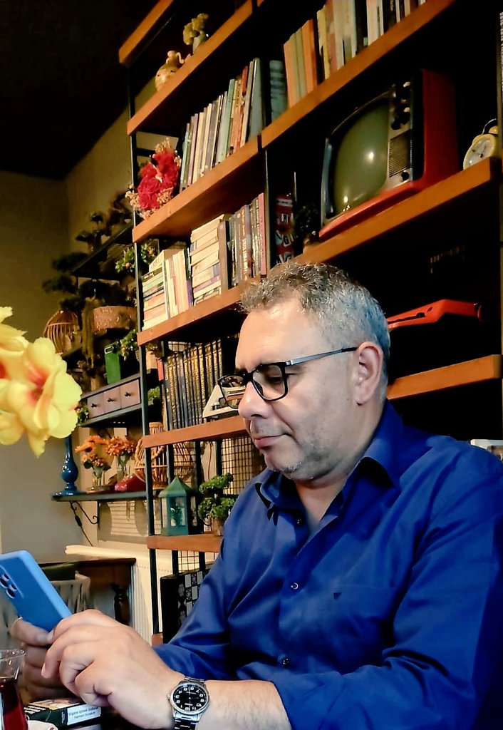 ali_hint's tweet photo. "Bilim, aklın ışığıdır; ilim ise o ışığa vicdanı katan hikmettir. Bilgi, paylaşıldıkça çoğalır; insan ise öğrendikçe büyür. En büyük zenginlik, okumaktan ve sorgulamaktan vazgeçmeyen bir zihindir."
"Kitaplarla geçen her an, cehaletten aydınlığa atılmış sessiz ama en güçlü adımdır https://t.co/gdCzJICiGJ