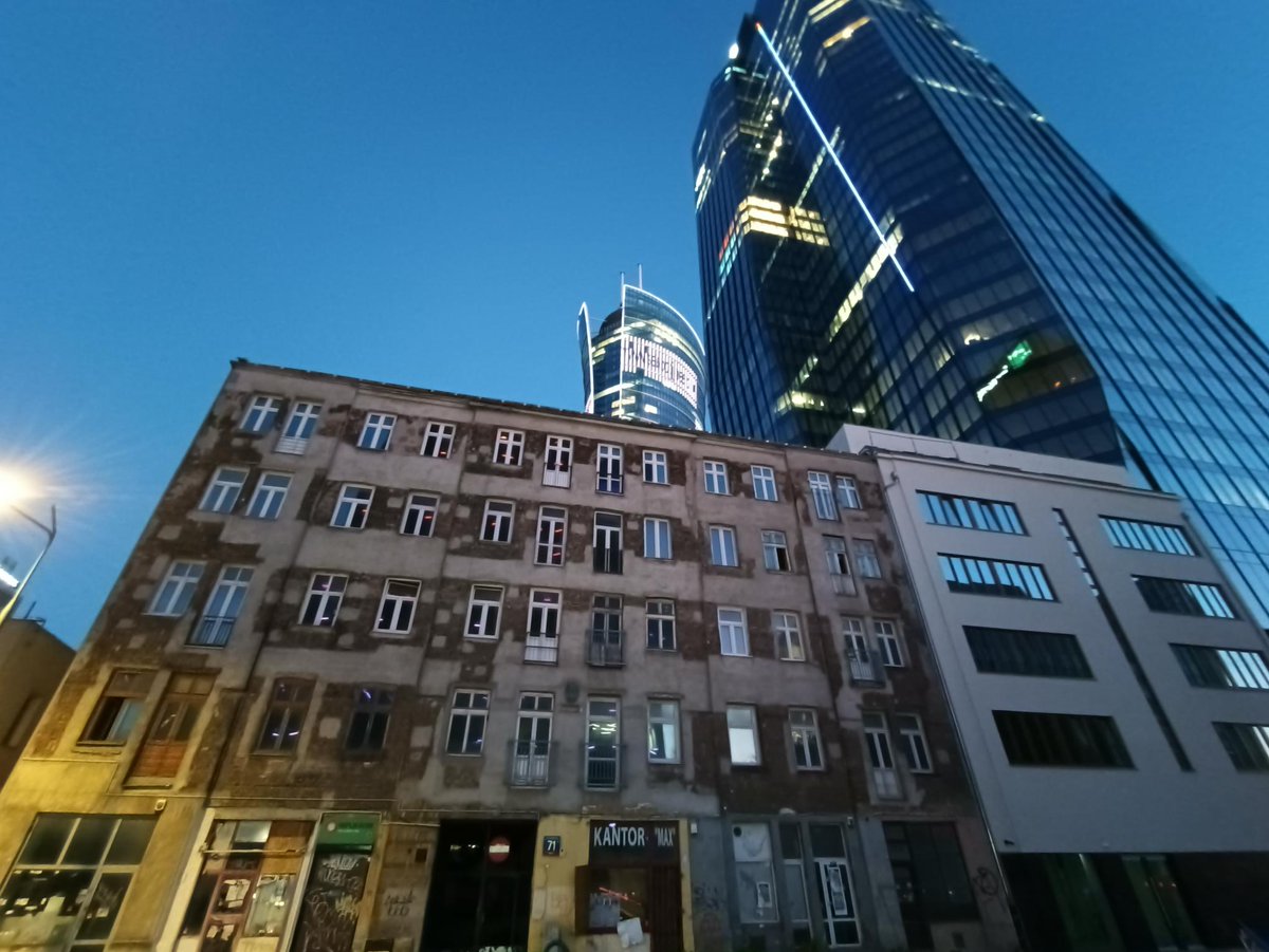 jens_mattern's tweet photo. Old and new architecture in Warsaw #warsaw #poland #gentrification #architecture #business #boom #growth #realestate https://t.co/ZcsxXowhMx
