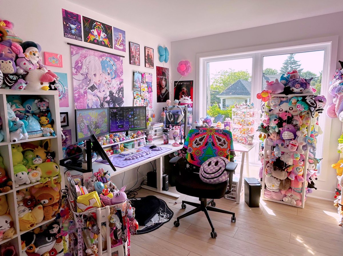 Plushunagi's tweet photo. 🌈🦨⛓️ I finally present to you the room of a 34 year old. Or rather, my brand new office! I take my name very seriously. ✨ https://t.co/b1WKKYWnZW