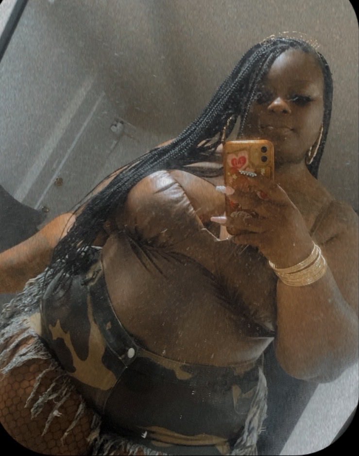KinkyBishMJ's tweet photo. Who want me to shit on them? https://t.co/D4Jw9G5tyC