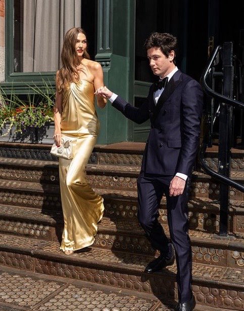 metmidnights's tweet photo. a KARLIE KLOSS indo pro casamento da taylor. GENTE? https://t.co/dMxqec8YQK