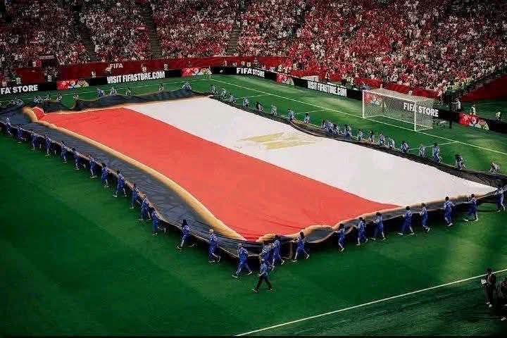 a_9sim's tweet photo. @beINSPORTS أحلف بسماها وبترابه حلف بدروبها و أبوابها وحلف بالقمح وبالمصنع أحلف بالمدنى وبالمدفع بأولادى بأيامى الجاية ماتغيب الشمس العربية طول ما أنا عايش فوق الدنيا الف الف مليار مبروك  الى كل الشعب المصري الحبيب بتأهل مصر الحبيبة 🇪🇬❤🇮🇶 https://t.co/MVdT7AT7dh