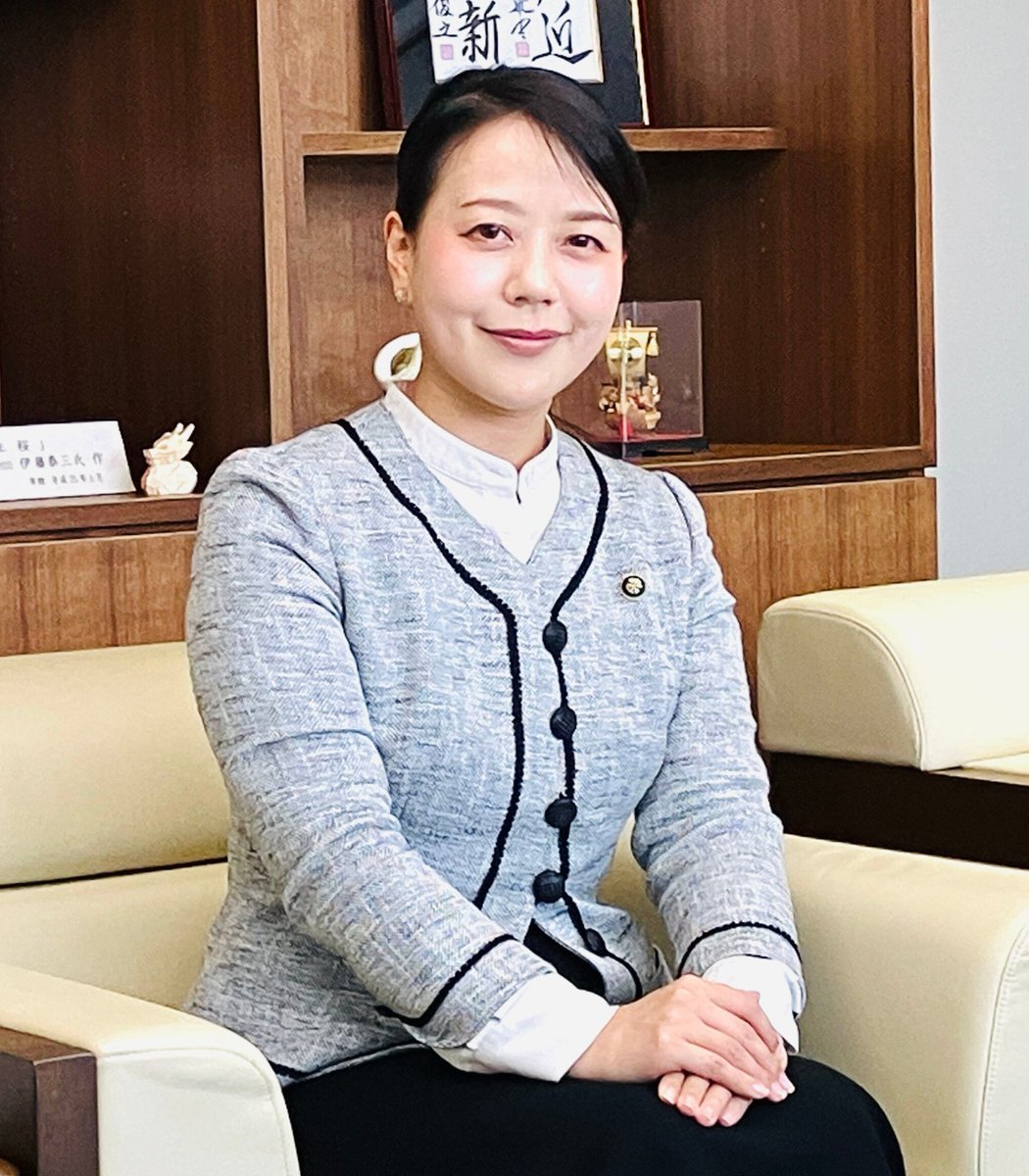 pubity's tweet photo. A woman in Japan has sparked national controversy for being the first mayor in Japan's history to take maternity leave.

Some locals believe it's "irresponsible" for her to take time off to care for her child. https://t.co/fYahV8cRGJ