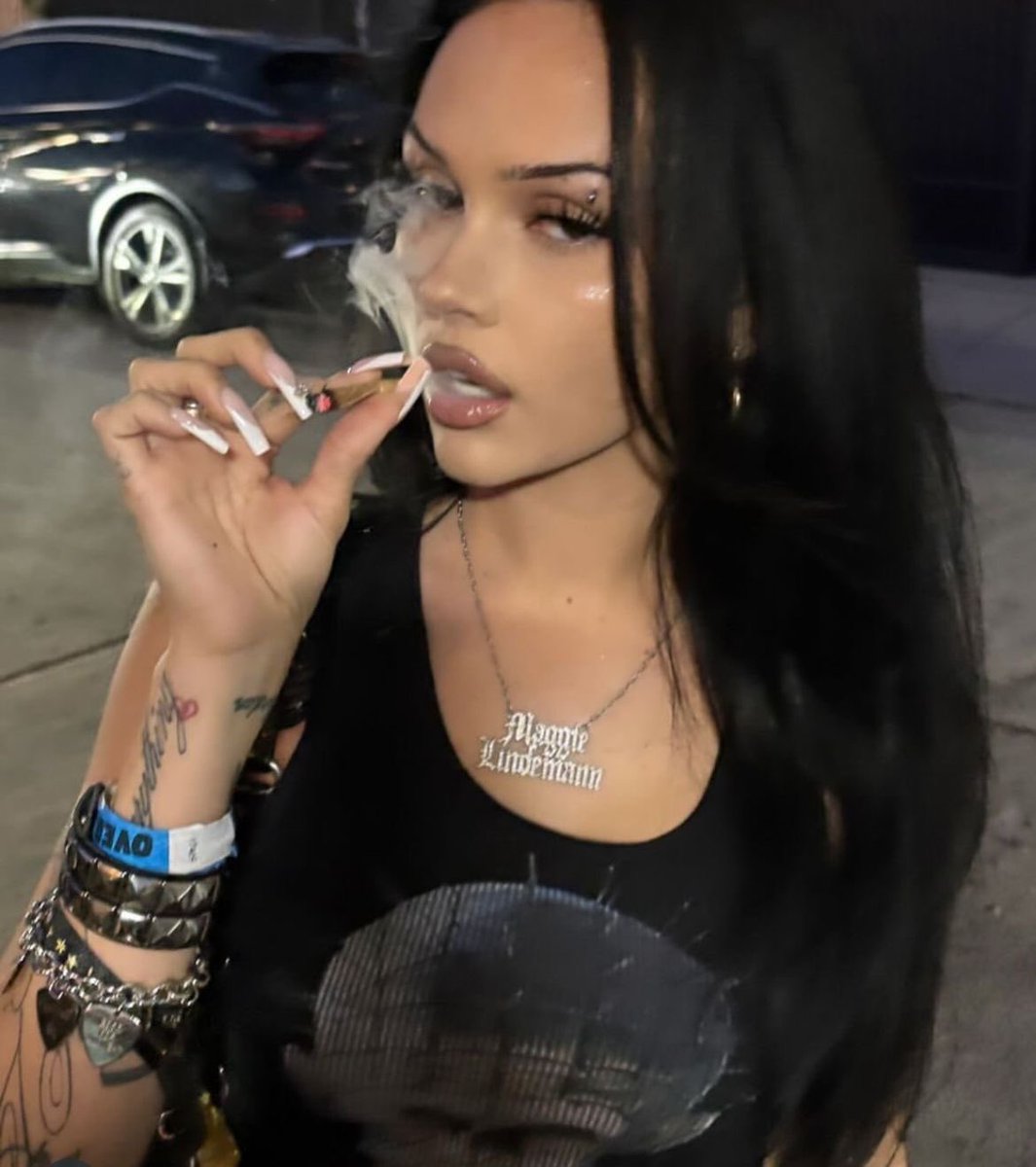 TricksterHeir's tweet photo. Maybe it’s not a normal cigarette that she smoke 💨she hope no one from her siblings find out https://t.co/dtpsNpqC2m
