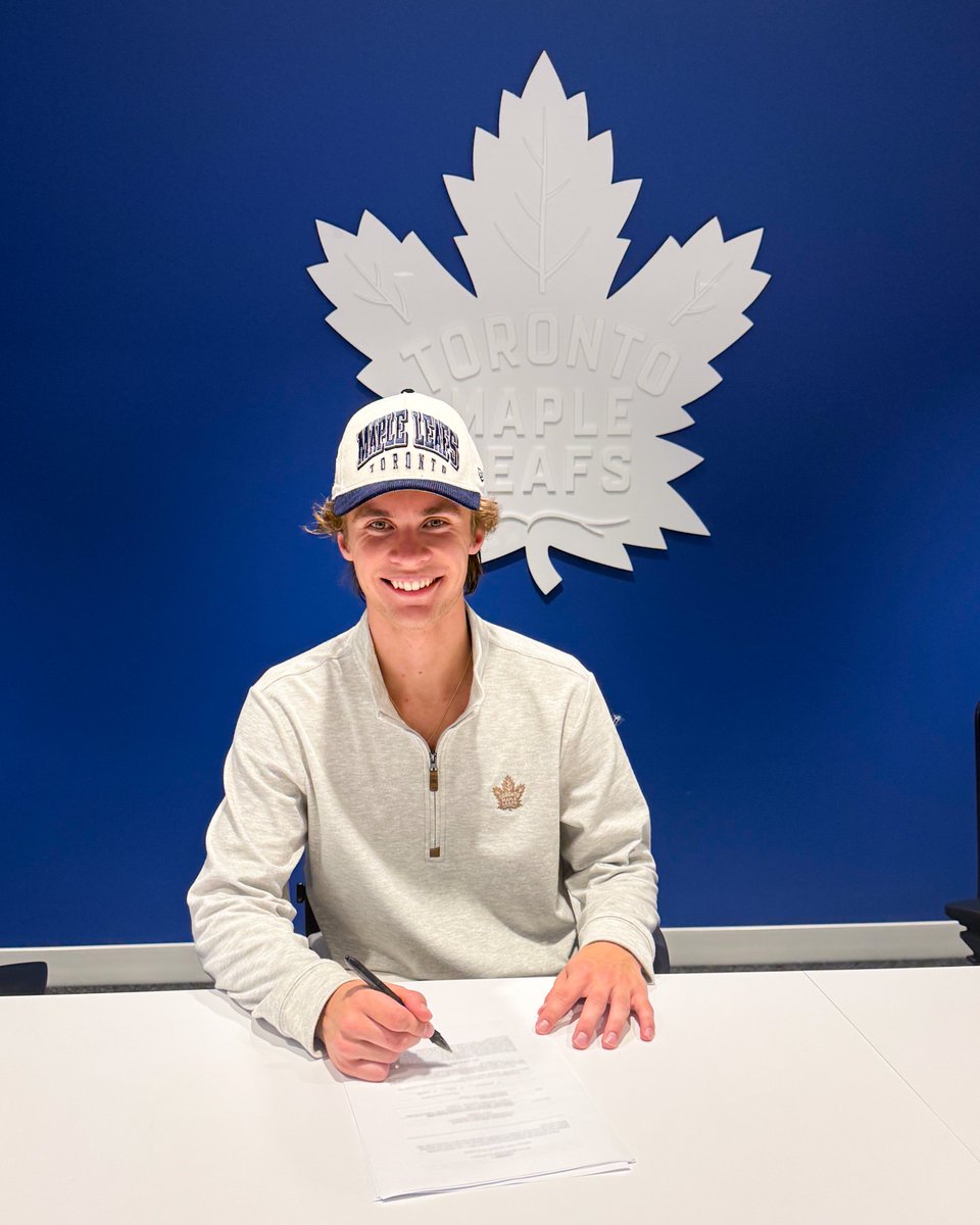 MapleLeafs's tweet photo. Officially official 🔵⚪️ https://t.co/qEYSFHSIUg