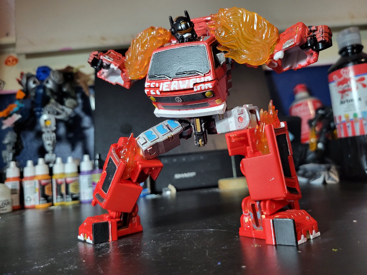 OmegaRedArts1's tweet photo. Transformers custom Smolder!
#transformersreanimated #transformers #transformersriseofthebeasts #transformersmtmte #transformerscustom https://t.co/A0LhrKCe8E