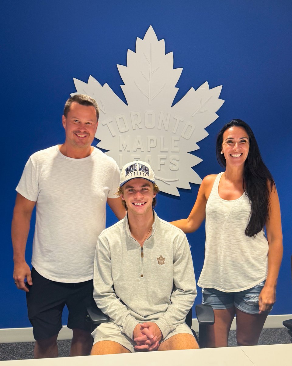 MapleLeafs's tweet photo. Officially official 🔵⚪️ https://t.co/qEYSFHSIUg