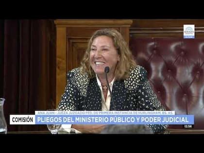 Andy_TToledo's tweet photo. Esta es Ana Juan. La esposa del juez Martinez de Giorgi.

El gobierno metió por la ventana del Senado su pliego, para convertirla en jueza con cargo en defensorias oficiales hace dos semanas.

Hoy, el juez Martínez de Giorgi, su esposo, apartó a todas las querellas del caso Libra.

UN CARGO X UN POCO MÁS SE IMPUNIDAD. Y el choreo sigue…